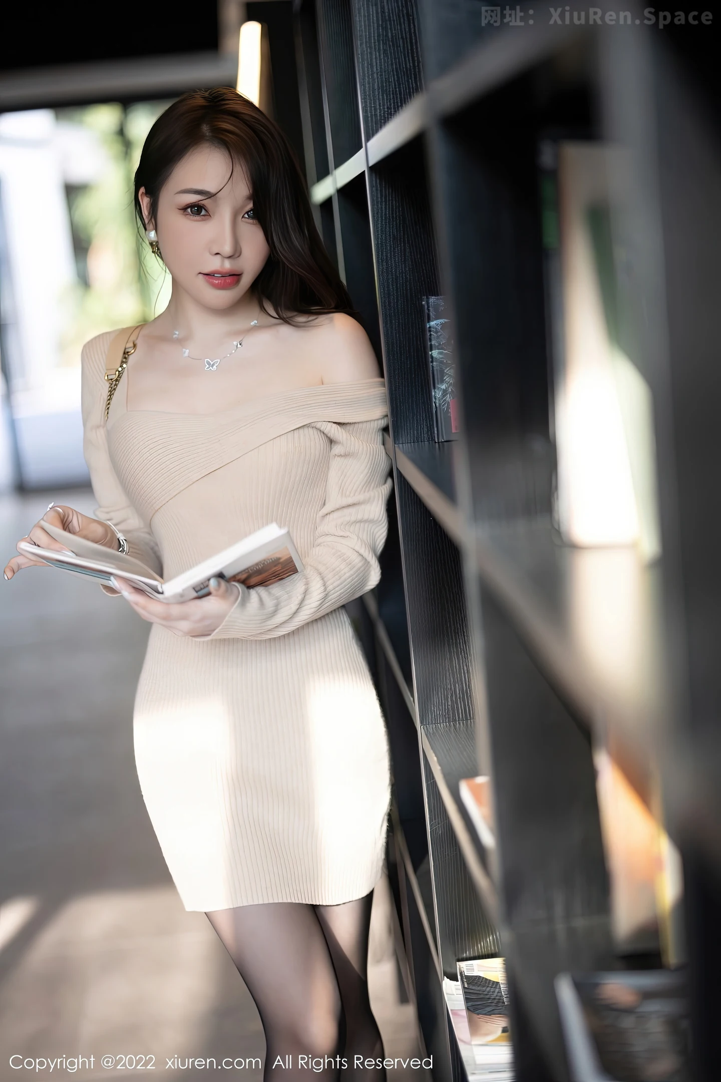 图片[5]-[XiuRen秀人网] VOL.5945 女神徐莉芝Booty脱米色连衣裙露蕾丝内衣配超薄黑丝魅惑写真83P-秀人网官方网站